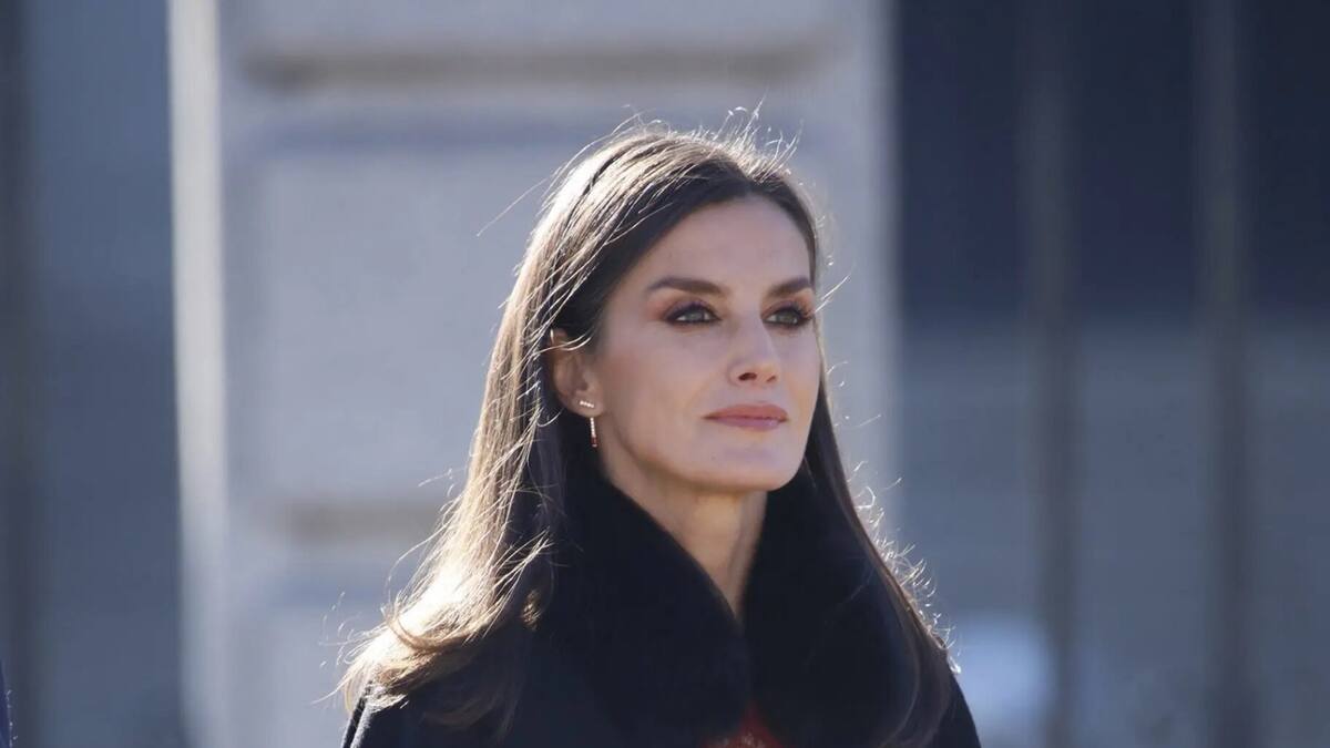 La reina Letizia de España aparece con look inspirado en Merlina Addams