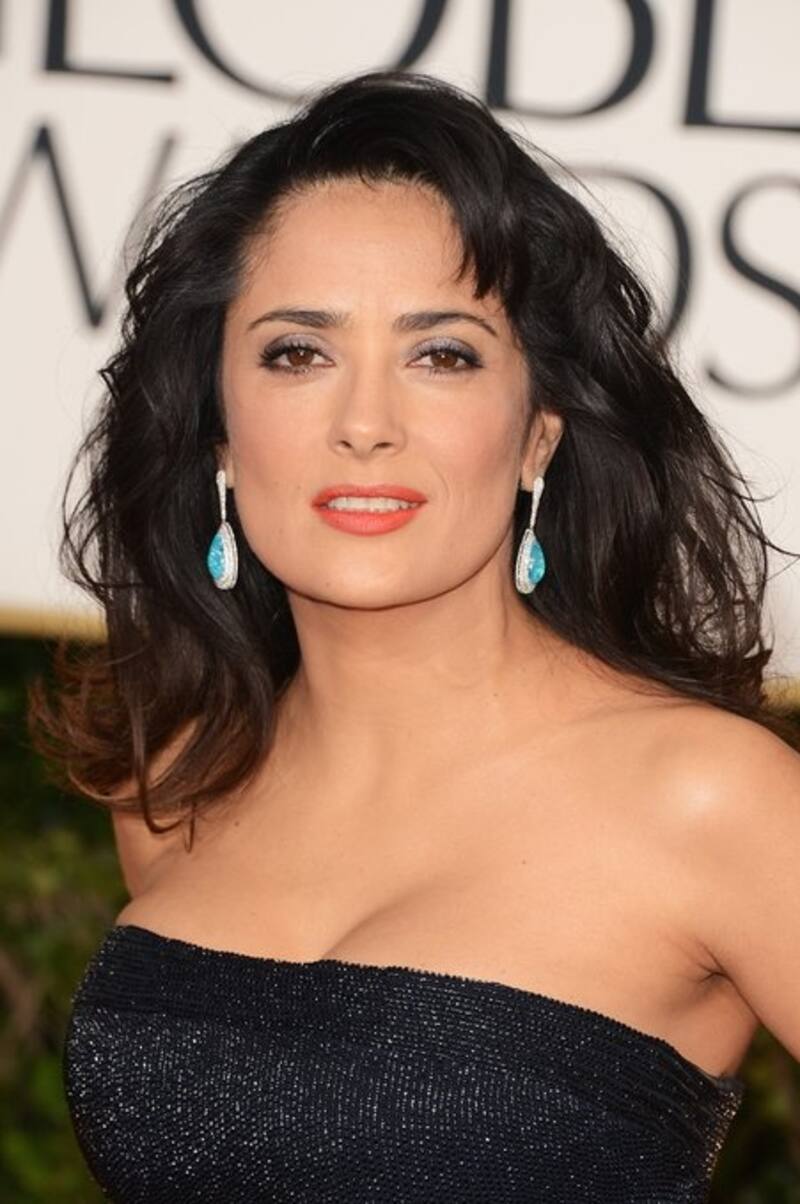 Salma Hayek alimentó a un mapache silvestre - Créditos: Twitter