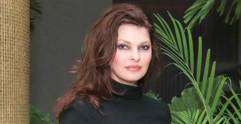 Linda Evangelista se deja ver sin máscara - Créditos: twitter
