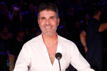 Simon Cowell confesó que comenzó a ingerir bebidas alcohólicas cuando era un niño