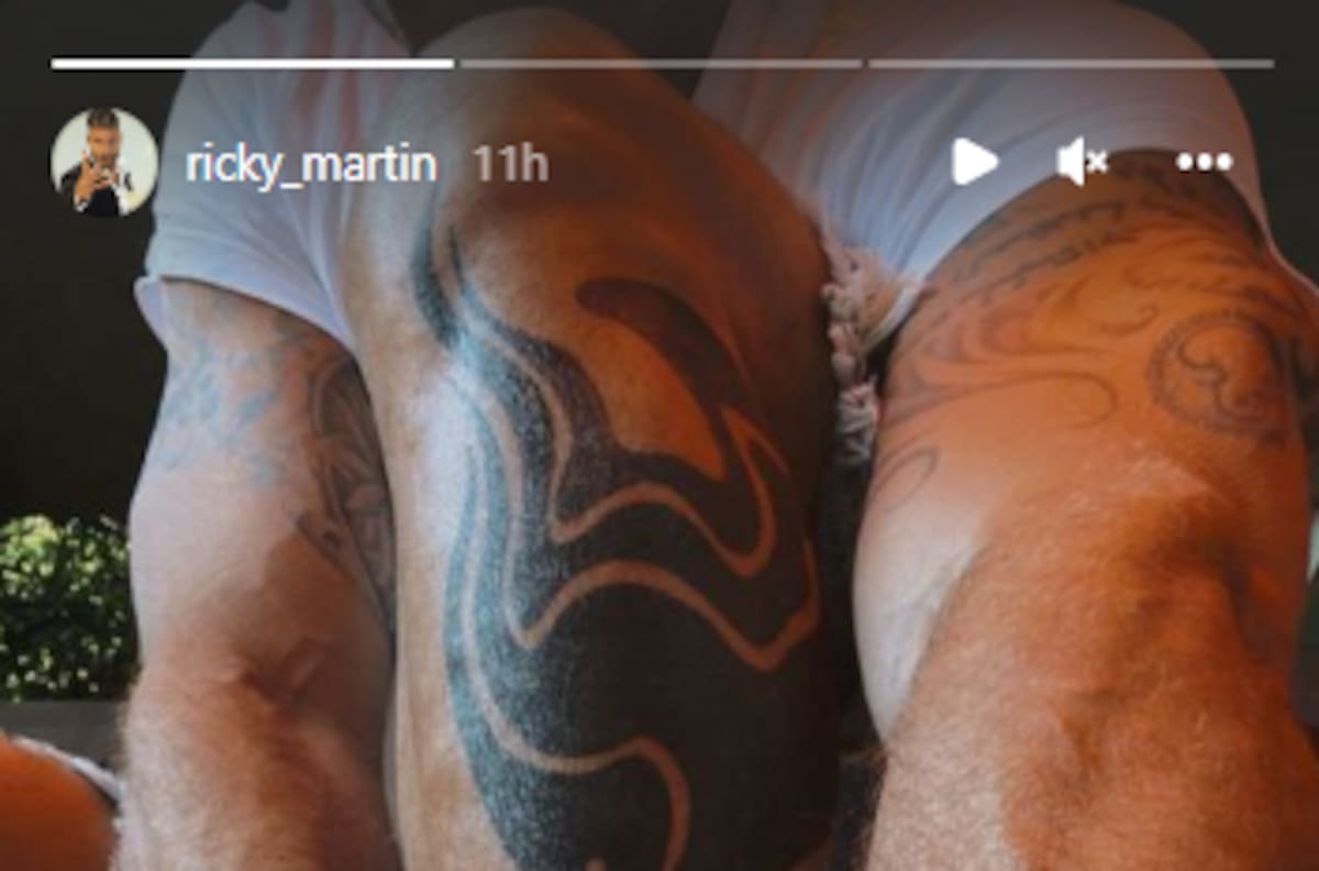 Ricky Martin cambia de parecer y muestra nuevo tatuaje sin dejar ver su rostro