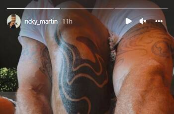 Ricky Martin cambia de parecer y muestra nuevo tatuaje sin dejar ver su rostro