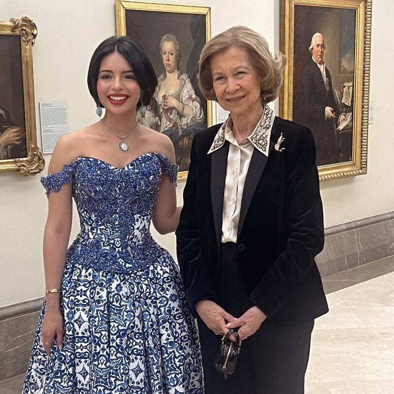 Ángela Aguilar rompió el protocolo al conocer a la reina Sofía - Créditos: Instagram
