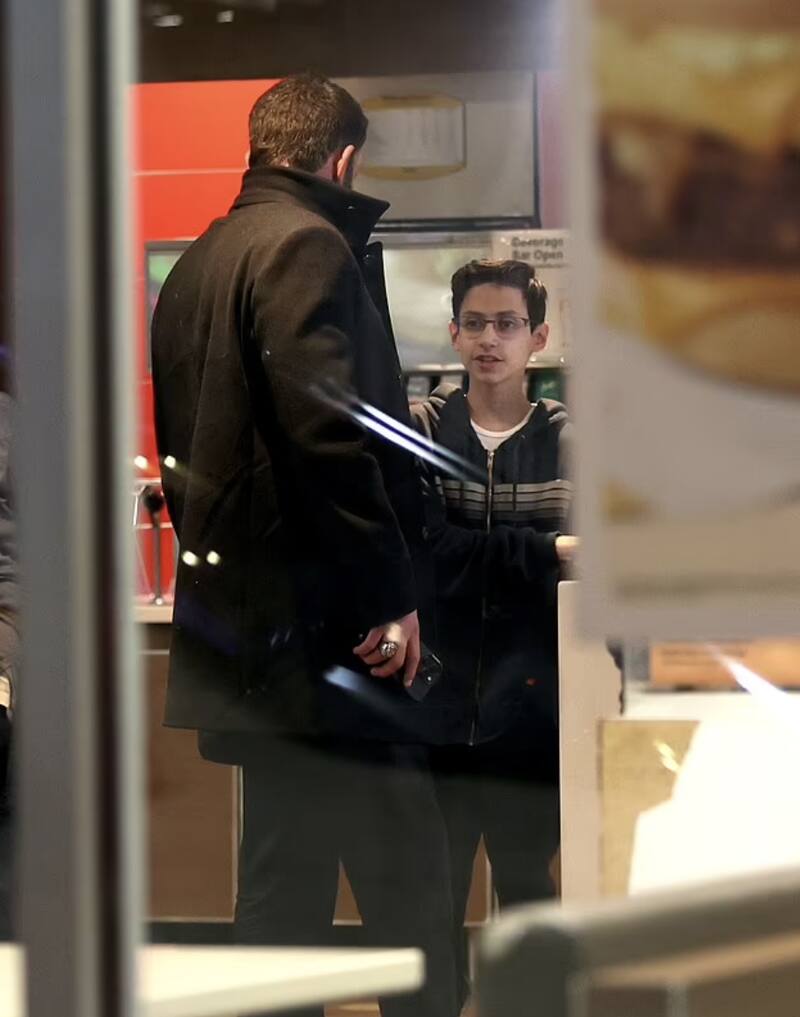 Ben Aflleck y Max tuvieron una pequeña convivencia. - Créditos: Daily Mail