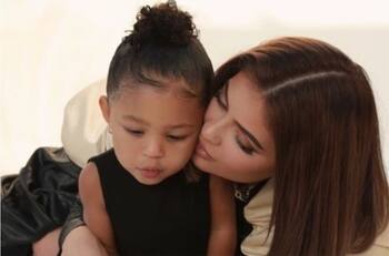 Así reaccionó la hija de Kylie Jenner a la llegada de su hermano Wolf