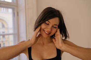 Elimina las líneas de marioneta con un masaje facial efectivo