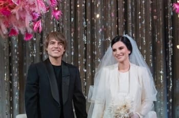 Laura Pausini se casa de sorpresa, con la hija de testigo y decena de amigos que quedan atónitos