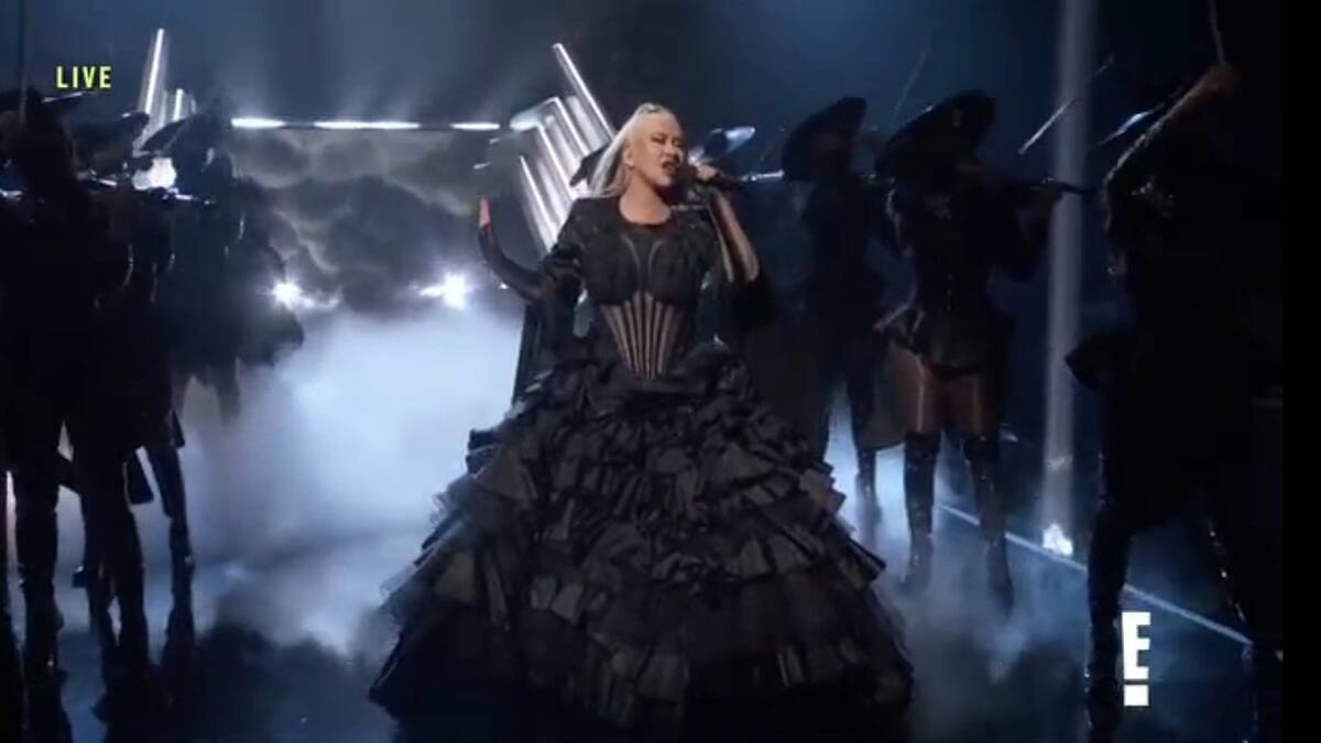 Así fue la impactante presentación de Christina Aguilera en los People´s Choice Awards
