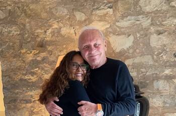 Anthony Hopkins celebra la vida de su amiga Salma Hayek con estas palabras