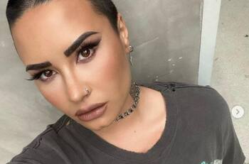 Demi Lovato está de luto y hace un funeral que marca un nuevo comienzo