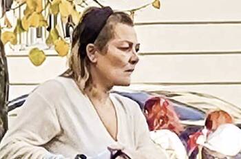 Ex integrante de La Oreja de Van Gogh reaparece saliendo de una clínica tras un mes internada