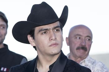 Amiga de Julián Figueroa aclara rumores sobre el último mensaje que recibió del cantante