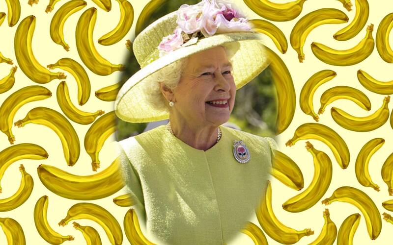 La reina Isabel era elegante incluso para comer bananas.