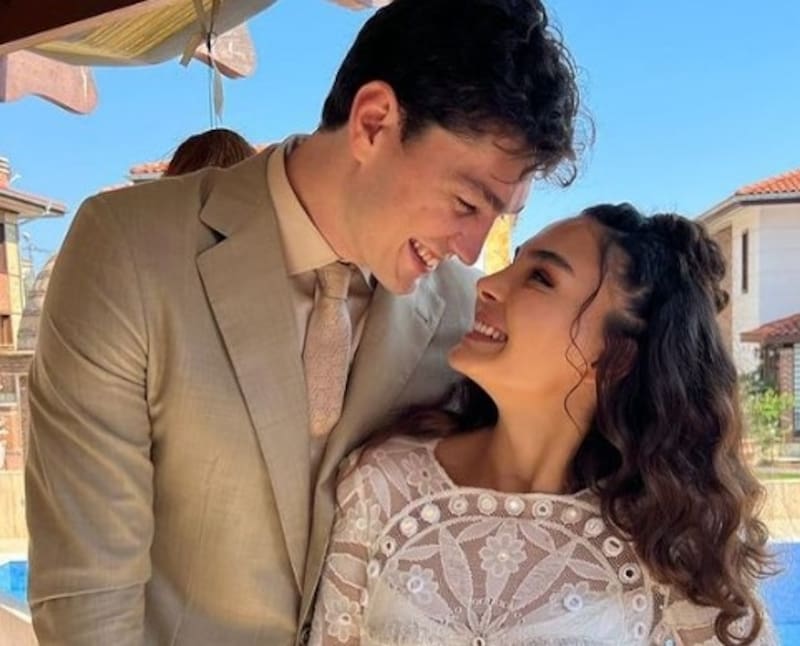 Actriz turca Ebru Sahin está oficialmente comprometida - Créditos: Instagram