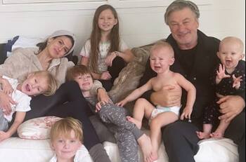A meses de provocar la muerte de Halyna Hutchins, Alec Baldwin y su esposa esperan a su séptimo hijo