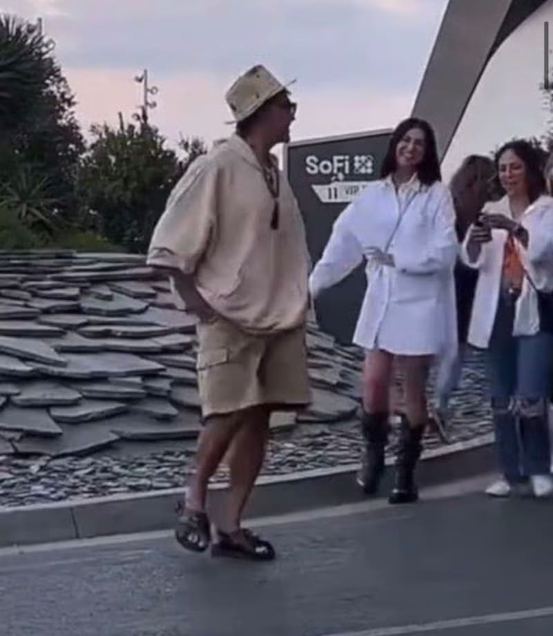 El cantante asiste a concierto de Taylor Swift