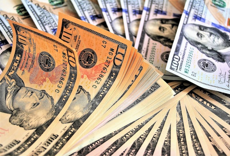 Descubre los diversos significados que tiene el dinero encontrado en la calle según el Feng Shui.