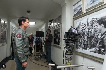 Tom Cruise realiza impresionante llegada a la premiere de 'Top Gun: Maverick'