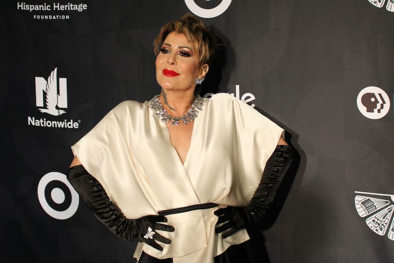 "Tengo que ser consciente de que tengo 54 años, de que no puedo bailar y saltar como antes", dijo Alejandra Guzmán sobre su recuperación tras el accidente. - Créditos: Twitter