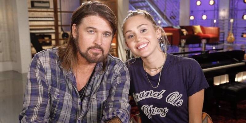 Miley Cyrus y Billy Ray estarían peleados Miley Cyrus y su padre Billy Ray tuvieron una fuerte discusión - Créditos: Twitter