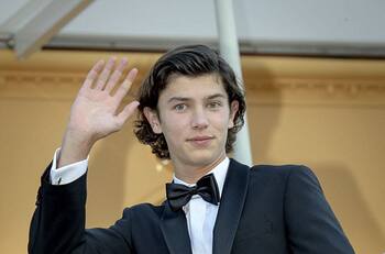 Ex príncipe de Dinamarca se desmarca de la opinión de la reina y vive su feliz romance con plebeya