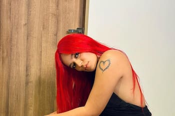 Karol G hace un recuento de su 2022 frente a su fuente de inspiración