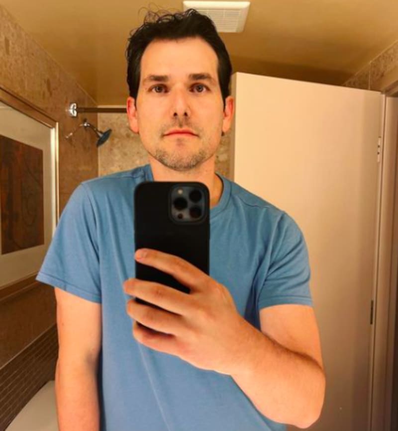 Alan Estrada se muestra al mundo como es, sin filtros. - Créditos: Instagram