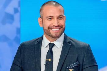 Rafael Amaya ya tiene pareja, ella es la guapa mujer que le robó el corazón