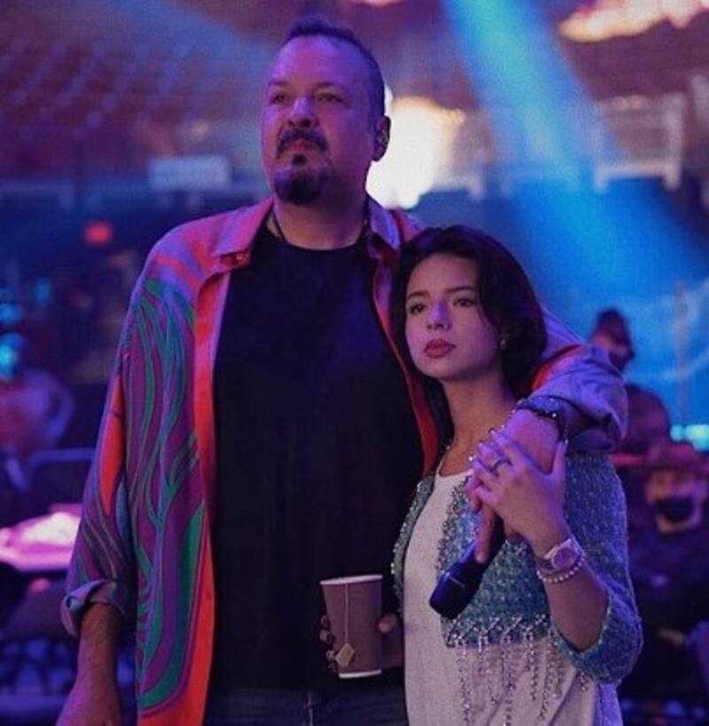 Pepe Aguilar monta en cólera porque a su hija Ángela le preguntaron sobre cómo maneja su intimidad El padre salió en defensa de la cantante por una pregunta privada - Créditos: Instagram