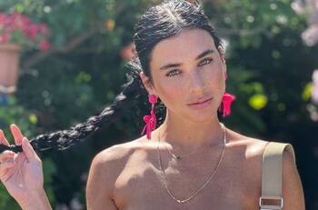 Novia de Alejandro Fernández saluda los 25 años de hijas del cantante; tienen 6 años menos que ella