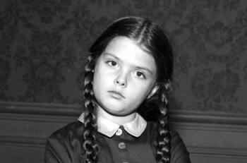 Muere la actriz que le dio vida a Merlina de un derrame cerebral