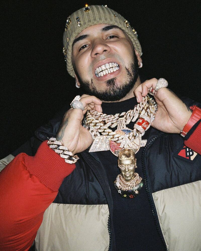 Anuel AA arremetió en contra de una fan por lanzarme una botella - Créditos: Facebook