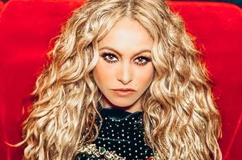 "Pero no nos pegues": Paulina Rubio agredió a la prensa a su llegada a la Ciudad de México