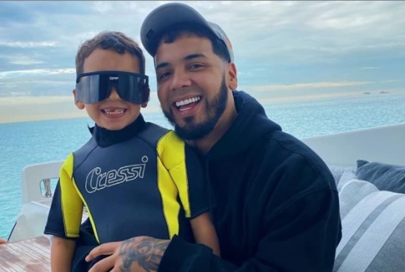 Pequeño hijo de Anuel recibe un regalo millonario de su padre para Navidad Anuel AA y su único hijo, Pablo - Créditos: Instagram