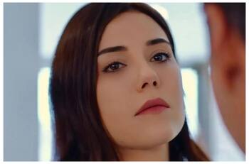 Cansu Dere compartió un cálido saludo con un cantante turco durante show en España