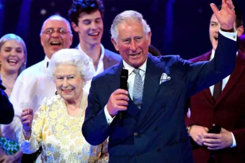 Reina Isabel en su 92 cumpleaños junto al Príncipe Carlos