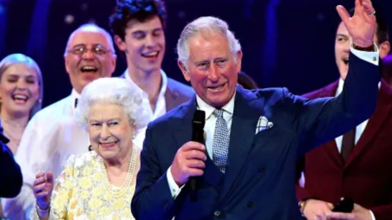 Reina Isabel en su 92 cumpleaños junto al Príncipe Carlos