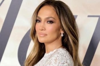 JLo da señales sobre cómo quiere que sea su vestido de novia