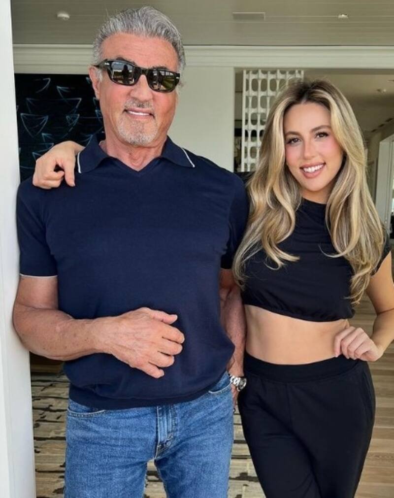 Con 76 años, Sylvester Stallone cumple el sueño que le prometió a su esposa e hijas El jefe de familia junto a su hija Sophia Stallone - Créditos: Instagram