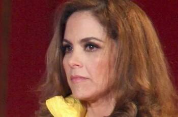Lucero confiesa que está pasando un día complicado y sus fans tienen linda reacción