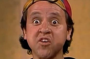 Redes sociales critican a Carlos Villagrán por estar bailando en un circo vestido de Kiko