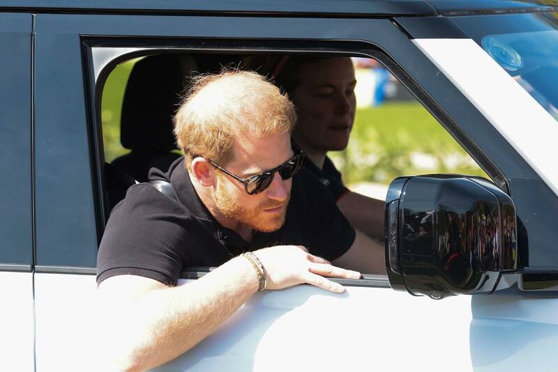 Meghan Markle contó que al príncipe Harry le gustan las hamburguesas estadounidenses y tiene un lugar favorito para comprarlas - Créditos: Twitter