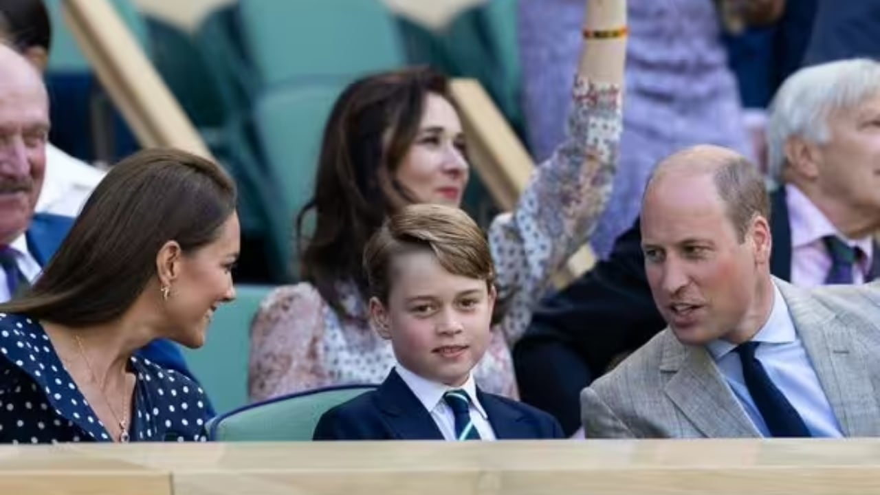 Príncipe George entre sus padres, Kate y William