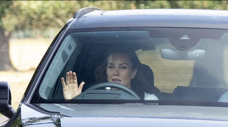 Kate Middleton lució muy relajada en su primer fin de semana en su nuevo hogar. - Créditos: Daily Mail
