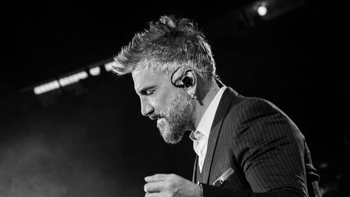 Tras la muerte de su padre, Alejandro Fernández anuncia más fechas en el Auditorio Nacional