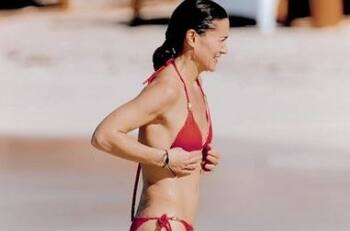 Pippa Middleton luce majestuosa en bikini a los 39 años y con tres hijos a cuestas