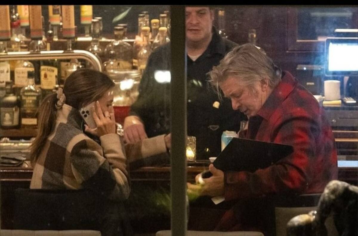 La esposa de Alec Baldwin se desahoga en Instagram por el acoso de los paparazzis