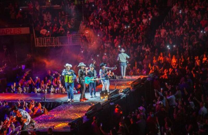 Vocalista de Grupo Firme se conmueve y presume a su mujer - Créditos: Instagram