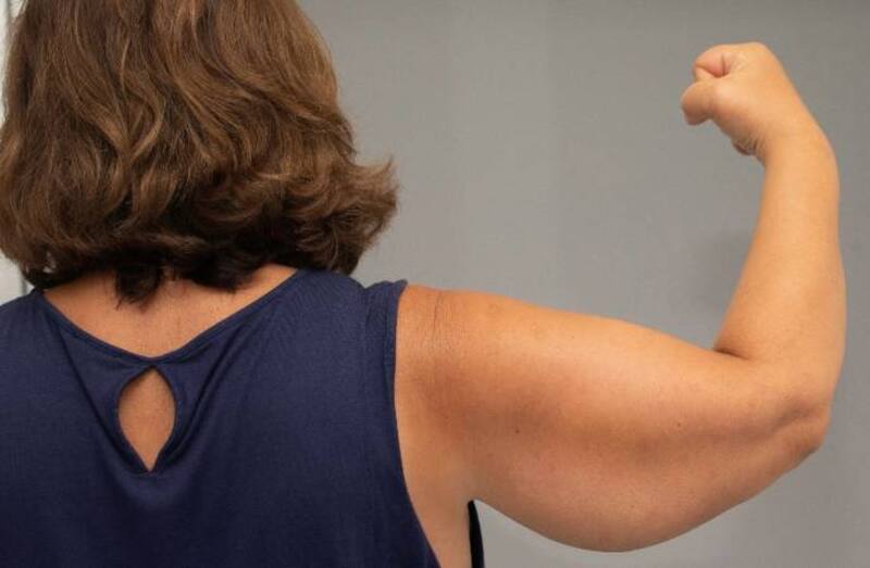 Elimina 'brazo de salero' en una semana, con este ejercicio.