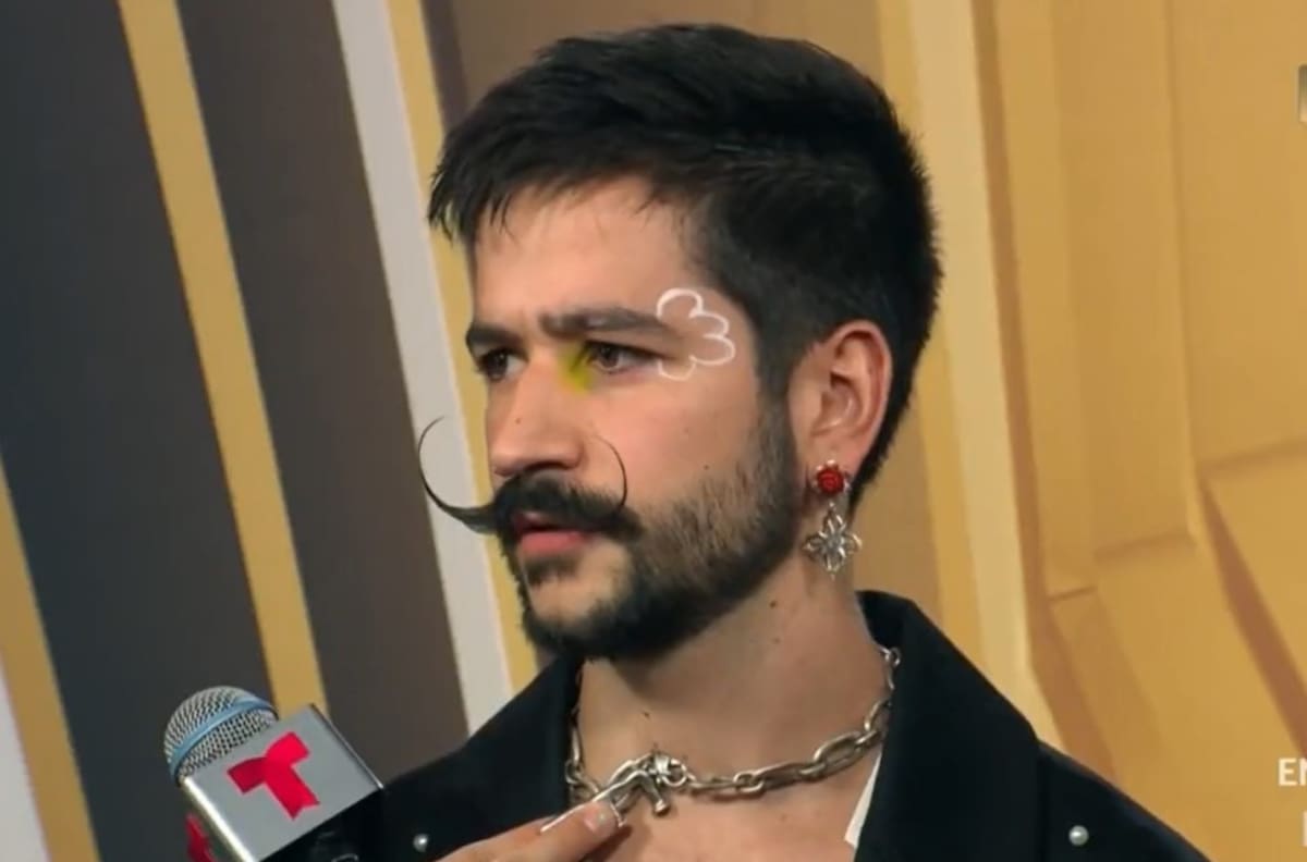 Camilo deja al descubierto nuevo tatuaje en honor a su bebé, Índigo
